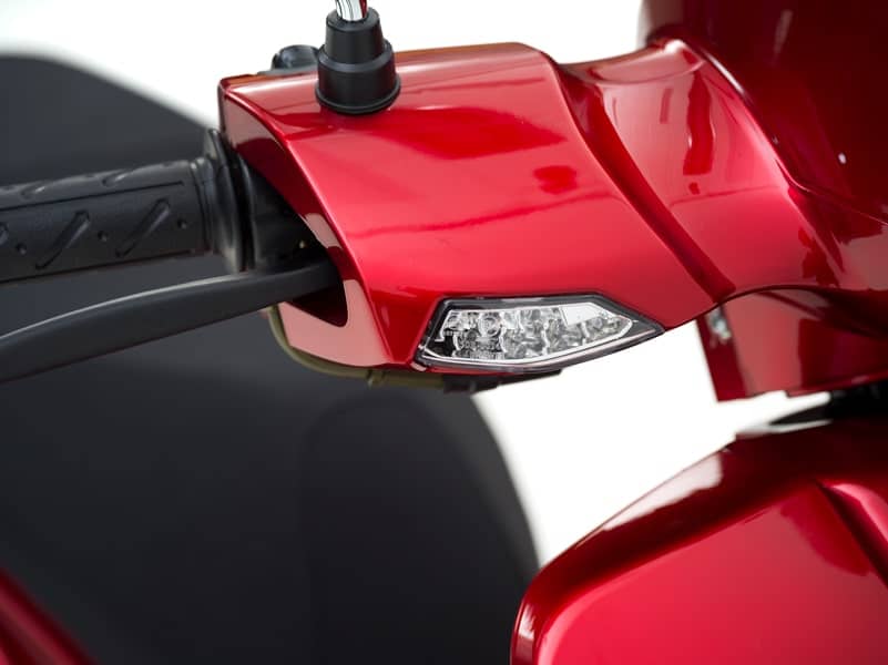 Nipponia E-legance e-scooter LED turning light